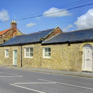 Kist Accommodates - Red - Close To The Races , Catterick Bridge United Kingdom