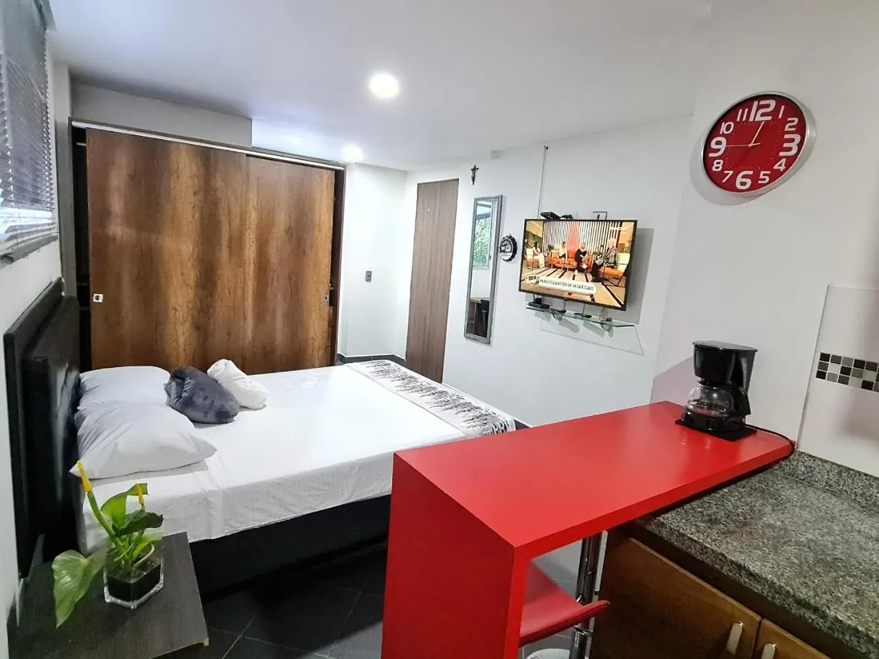 New Cozy Apartment In The Poblado, San Lucas Medellin
